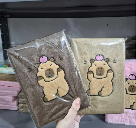 LIBRETA CAPIBARA PELUCHE